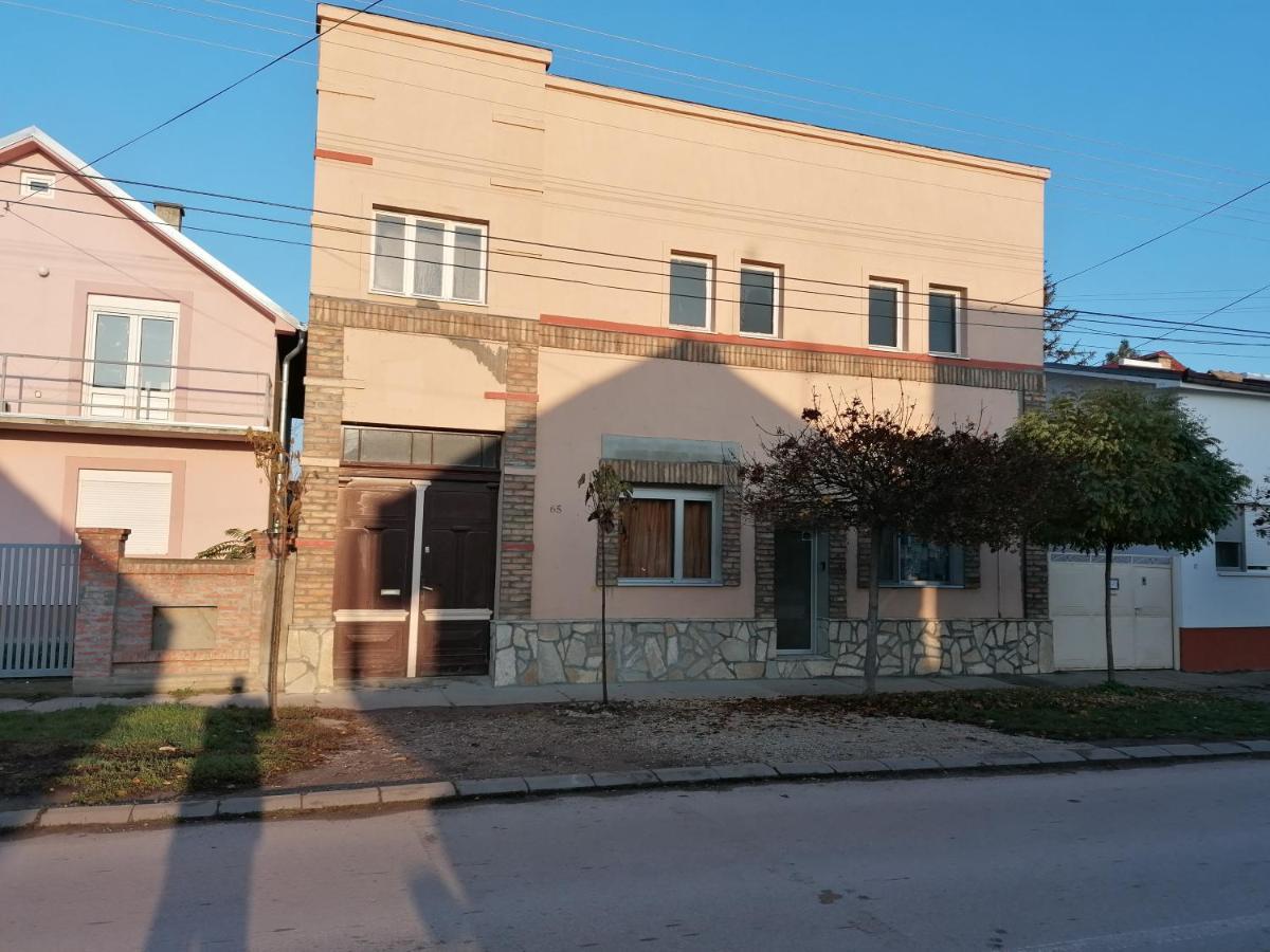 Apartmani Sirmium Sremska Mitrovica Zewnętrze zdjęcie