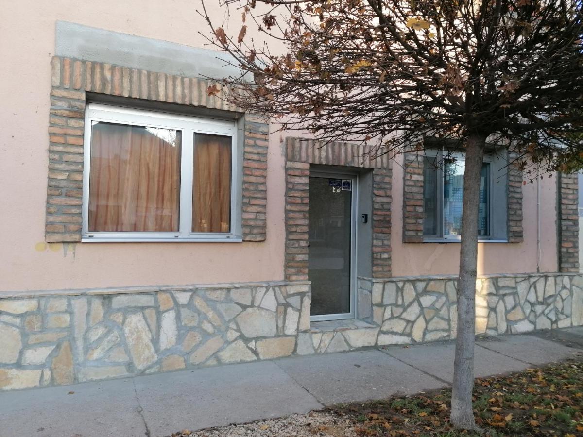 Apartmani Sirmium Sremska Mitrovica Zewnętrze zdjęcie