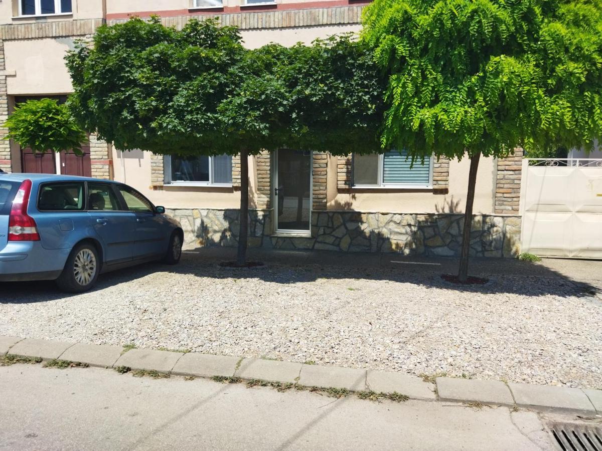 Apartmani Sirmium Sremska Mitrovica Zewnętrze zdjęcie